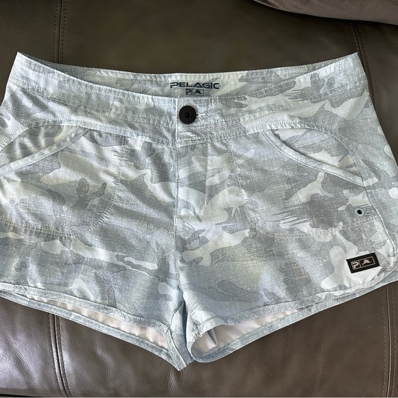 Pelagic Women's Camo Swim Board Outdoor Wear La Paz Shorts - Light Gray - Picture 1 of 4